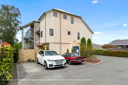 Modern one bedroom apartment in Richmond with single garage - Photo 5