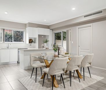 A Stunning Family Home in the Heart of Schofields !! - Photo 2