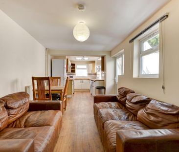 6 bedroom house to rent - Photo 2