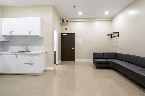 For Lease - 3753 Lake Shore Boulevard Unit# Unit 7, Toronto, Ontario - Photo 1