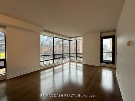 438 King Street W #411 - Photo 5