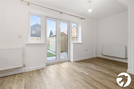 3 bedroom end of terrace house to rent - Photo 2