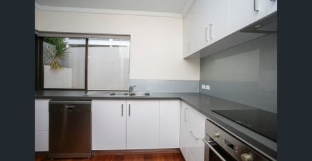 Recently Renovated Townhouse - Photo 3
