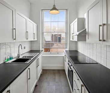 3 bedroom flat to rent - Photo 6