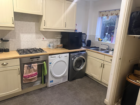 1 bedroom in a house share to rent - Photo 5