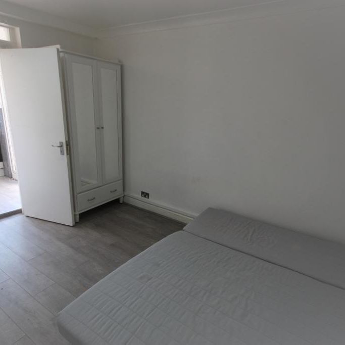 Ducane Road, East Acton, London, W12 0BL - Photo 1