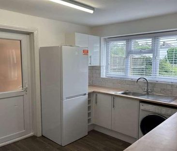 Bedroom Semi Detached House In Winton, BH9 - Photo 2