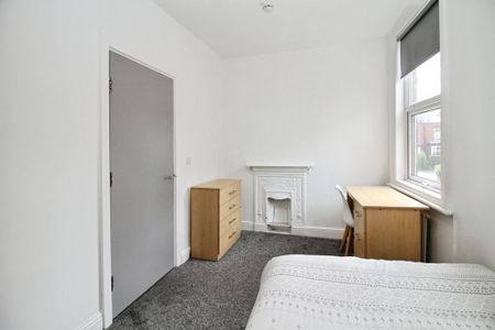 4 bedroom end of terrace house to rent - Photo 2