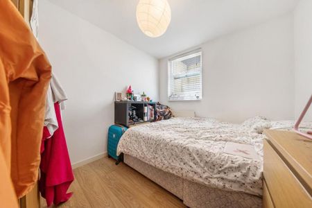 3 bedroom flat to rent - Photo 3