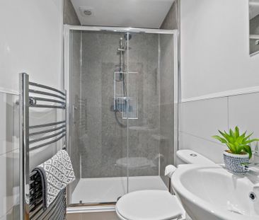 1 bedroom in a house share to rent - Photo 2