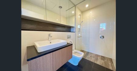SPECIAL SPLIT LEVEL TWO BEDROOM WITH TWO ENSUITES - Photo 4
