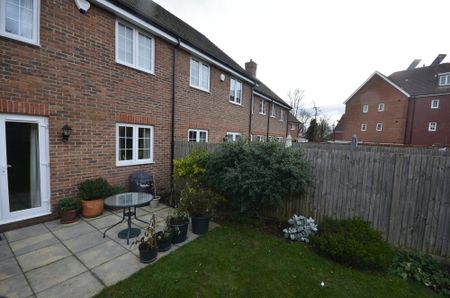 3 bedroom mid terraced house to rent, - Photo 5