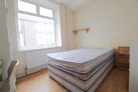 1 bedroom in a house share to rent - Photo 3