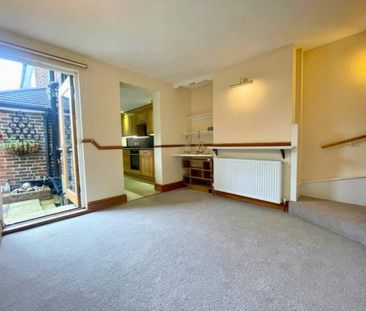 2 bedroom semi-detached house to rent - Photo 6