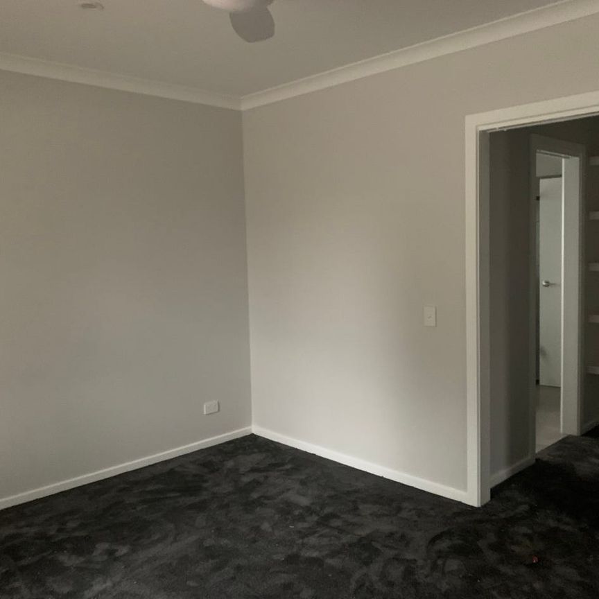 MODERN LOW MAINTENANCE UNIT - Photo 1