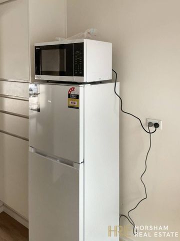 Neat 1 Bedroom Unit - Photo 3