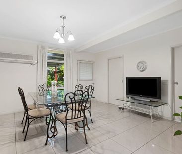 Spacious Family Home Close to Hospital - Photo 6