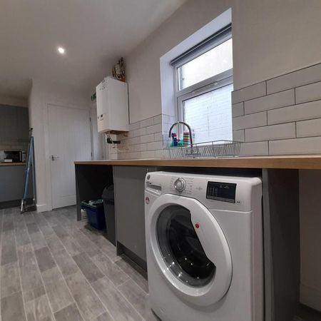 1 bedroom in a house share to rent - Photo 3