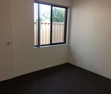 Well Presented Rear Unit - Photo 2