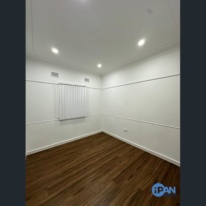 Spacious 4 Beds Family Home in a Convenient Location !! - Photo 1