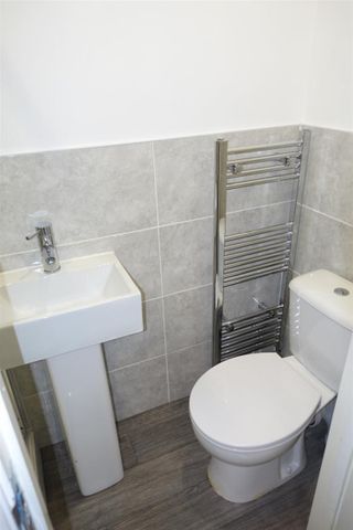 6 bedroom House To Let - Photo 5