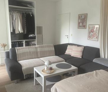 Helles Apartment mit Einbauküche und Balkon - Foto 1