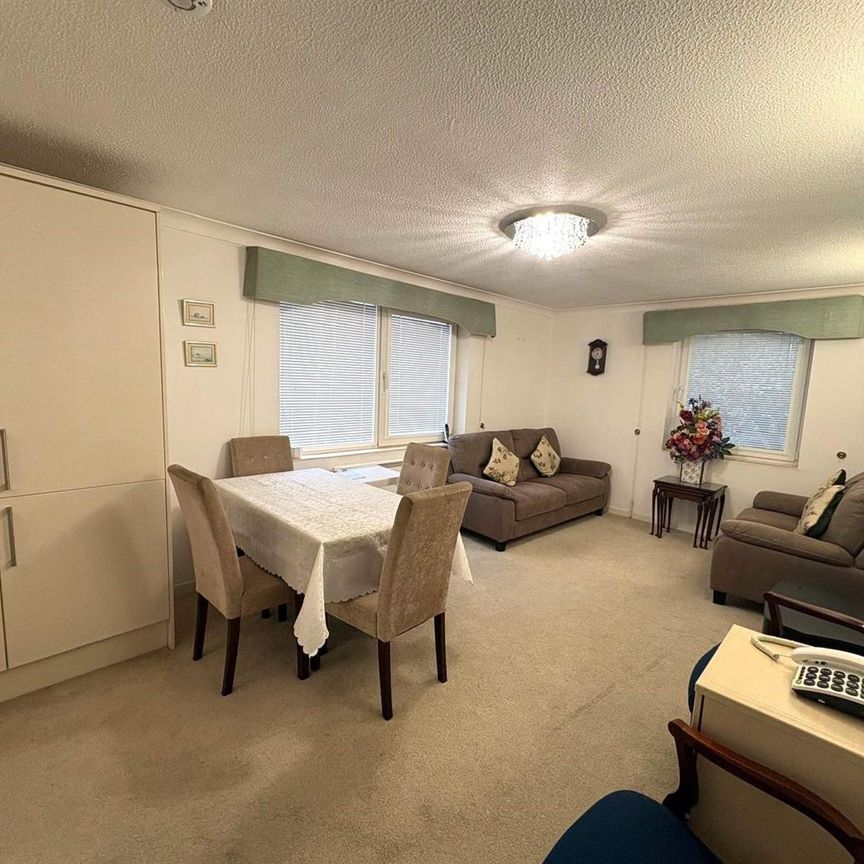 2 bed retirement property to rent in Elstree Road, Bushey Heath, WD23 - Photo 1