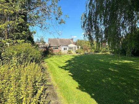 4 bedroom detached bungalow to rent - Photo 3