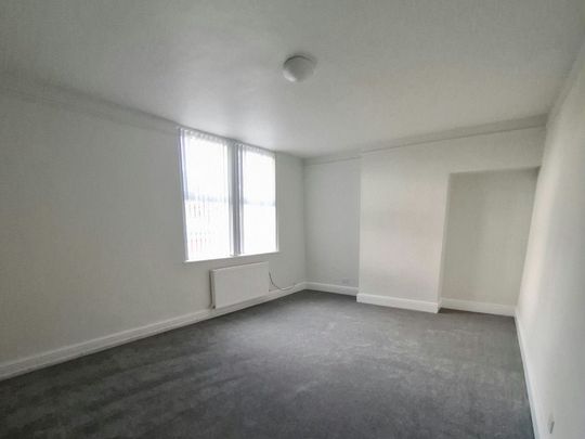 Flat to rent on - Photo 1