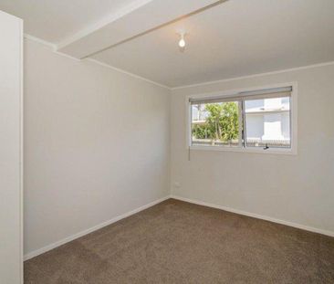 Short walk to School - Photo 2