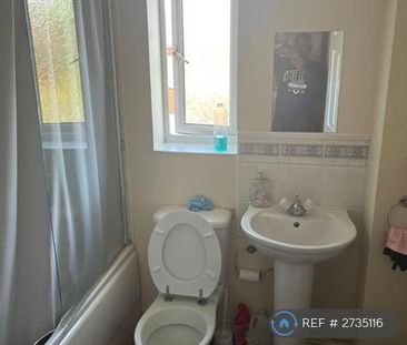 1 bedroom in a house share to rent - Photo 4