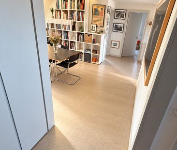 Furnished Penthouse w/ 360 Rooftop in Wiedikon, until April 2027 - Photo 1