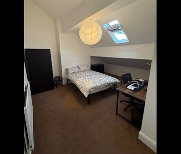 8 Bed Terraced House, Greenbank Road, L18 - Photo 1