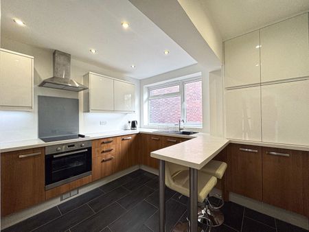 2 Bed Flat, Parkdale, N11 - Photo 5