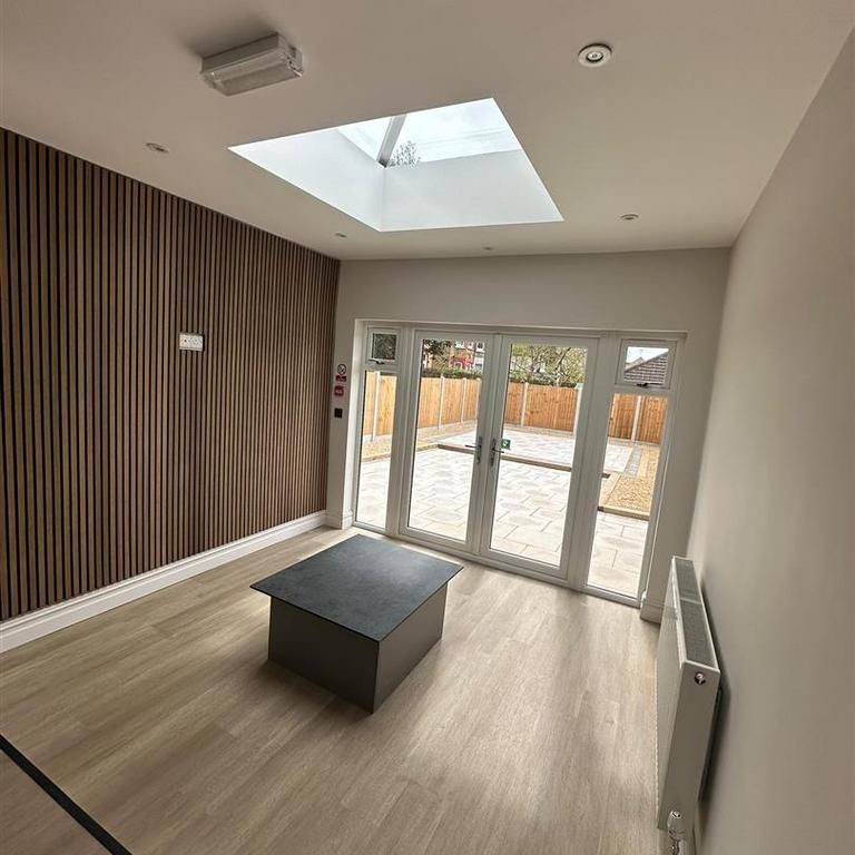 1 bedroom in a house share to rent - Photo 1