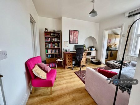 1 bedroom flat to rent - Photo 3