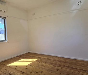 Modern Family Living - Photo 2