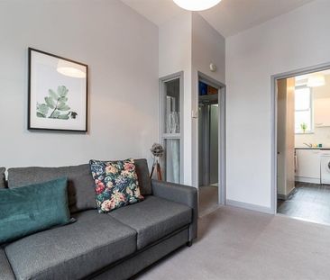 1 bedroom Flat To Let - Photo 2