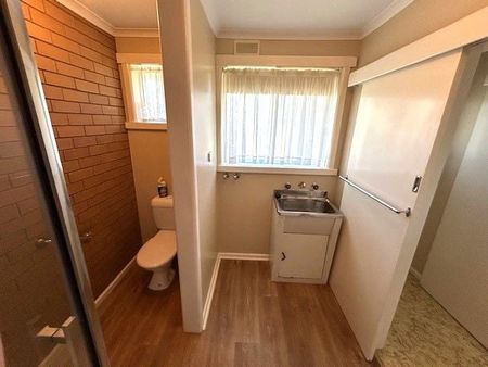 FRSHLY RENOVATED UNIT IN WELL MAINTAINED COMPLEX - Photo 5