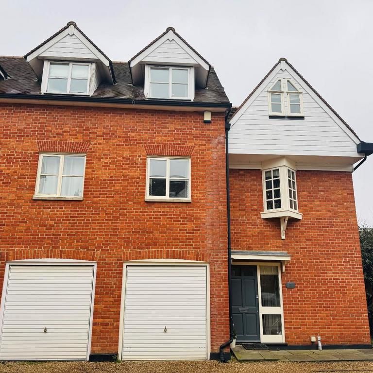 2 bedroom townhouse to rent - Photo 1