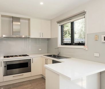 GORGEOUS 4 BEDROOM, 3 BATHROOM FAMILY HOME WITHIN MOUNT WAVERLEY SC... - Photo 5