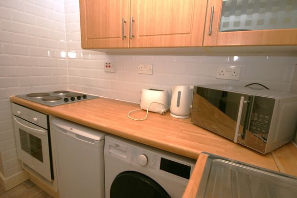 Stock St, Bright 1 Bed Furnished Apartment – Available 23/02/2026 - Photo 1