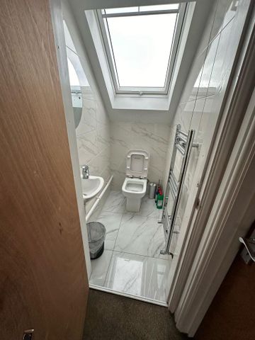 1 bedroom in a house share to rent - Photo 4