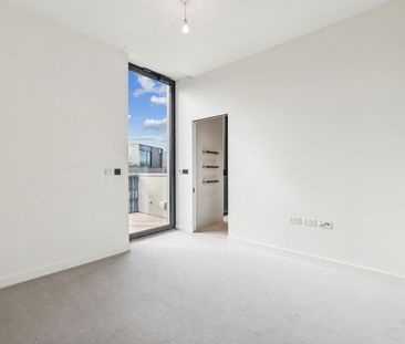 London , W12 7GN - Photo 2