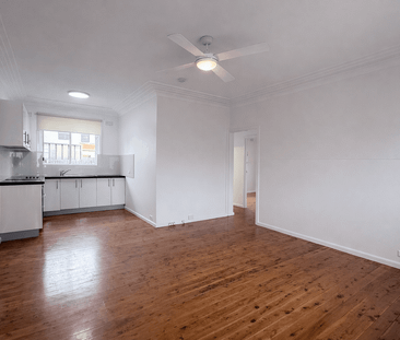 Freshly Painted Immaculate 2 Bedroom Villa - Photo 2