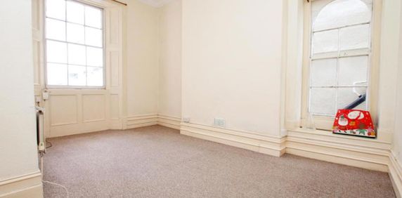 A fantastic large one bedroom property on Meridian Place. **Video tour available** - Photo 2