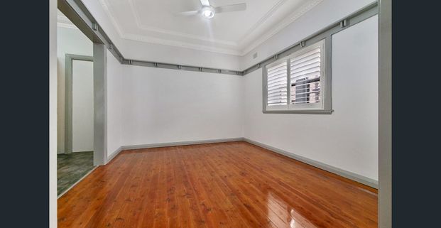 Freshly painted two-bedroom semi - Photo 1