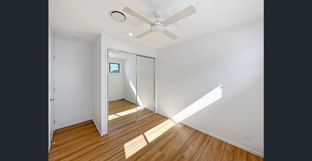 Large Modern Home with Open Plan Living & Double Garage - Photo 1