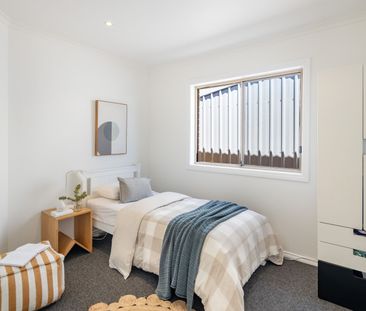 Spacious, Excellent Four Bedroom Home in Newton - Photo 4