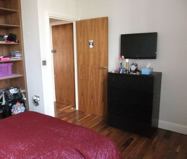 1 Bed Flat, Fulham Road, SW6 - Photo 1